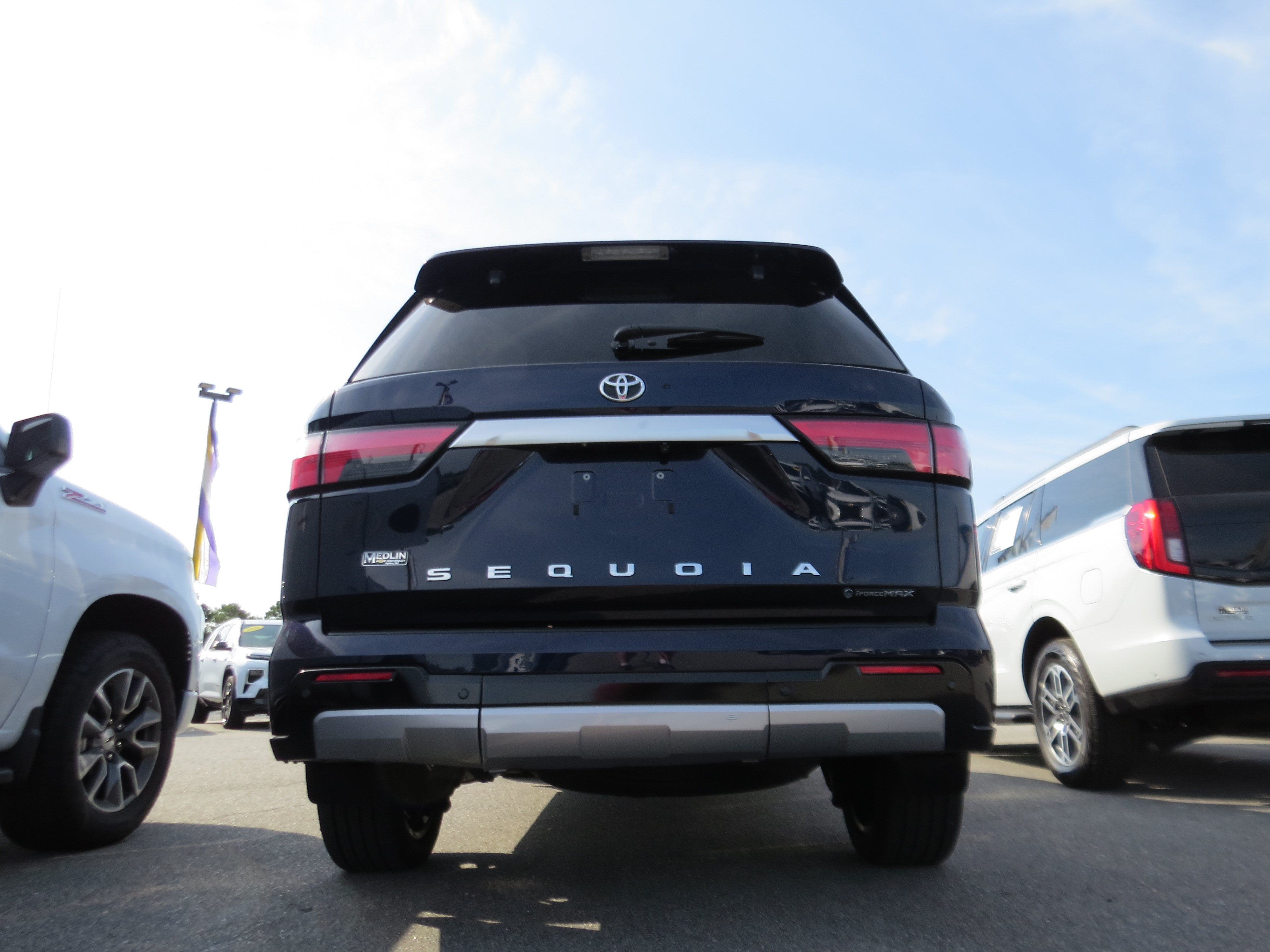 Used 2025 Toyota Sequoia Capstone AWD/4WD image 33