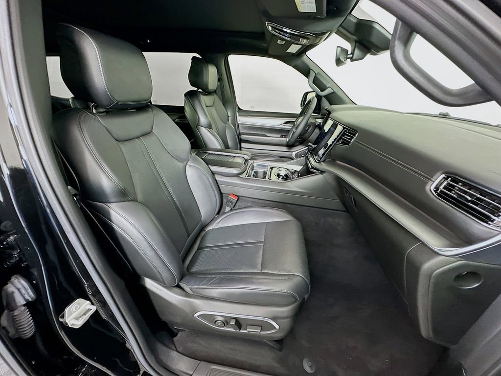 Used 2024 Jeep Wagoneer Series II AWD/4WD image 30