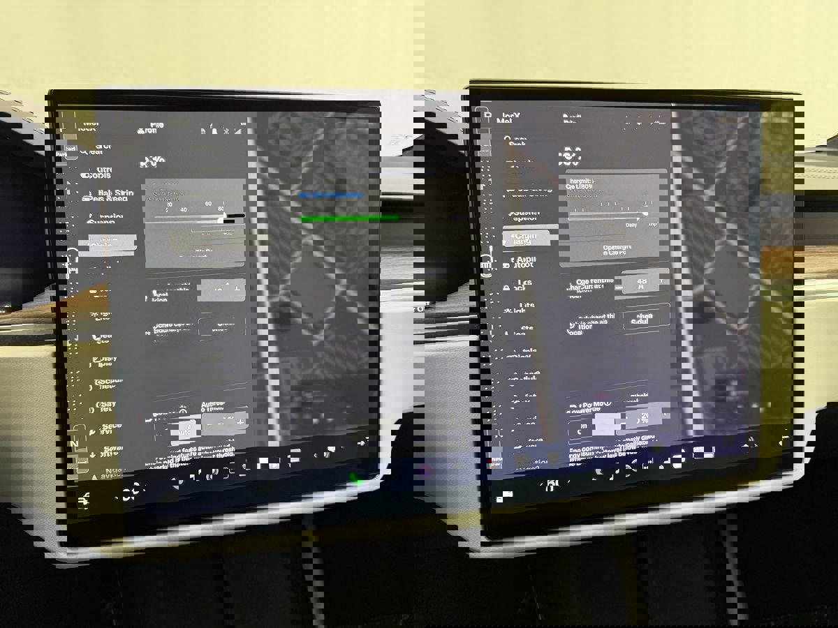 Used 2022 Tesla Model X image 24