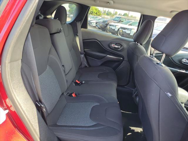 Certified 2020 Jeep Cherokee Latitude w/ Cold Weather Group FWD image 21