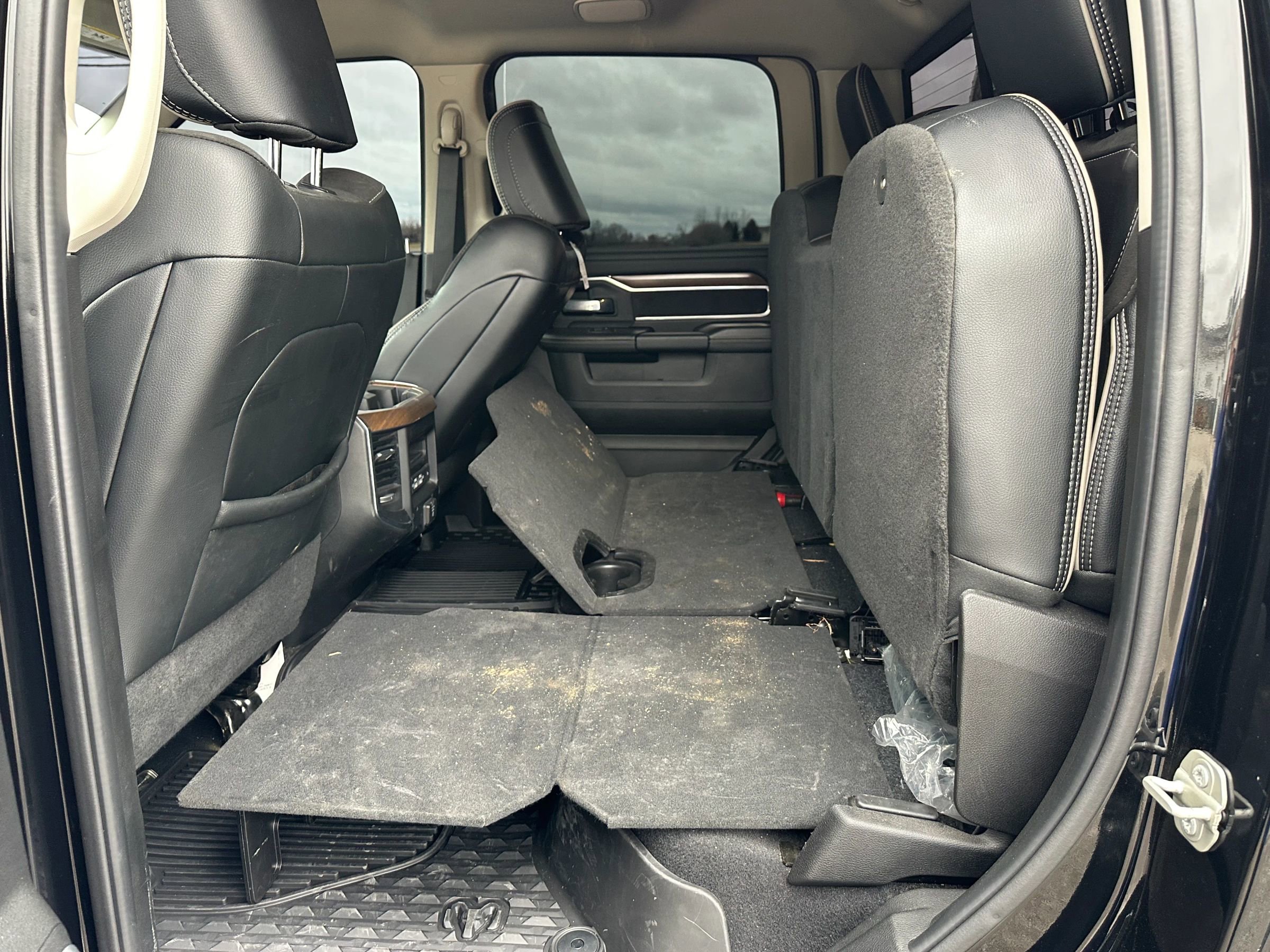 Used 2024 RAM 4500 Laramie image 23