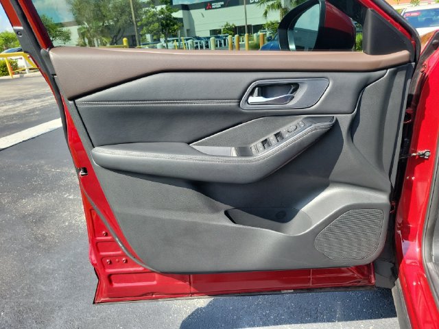 Used 2023 Nissan Rogue SV w/ SV Premium B Package FWD image 15