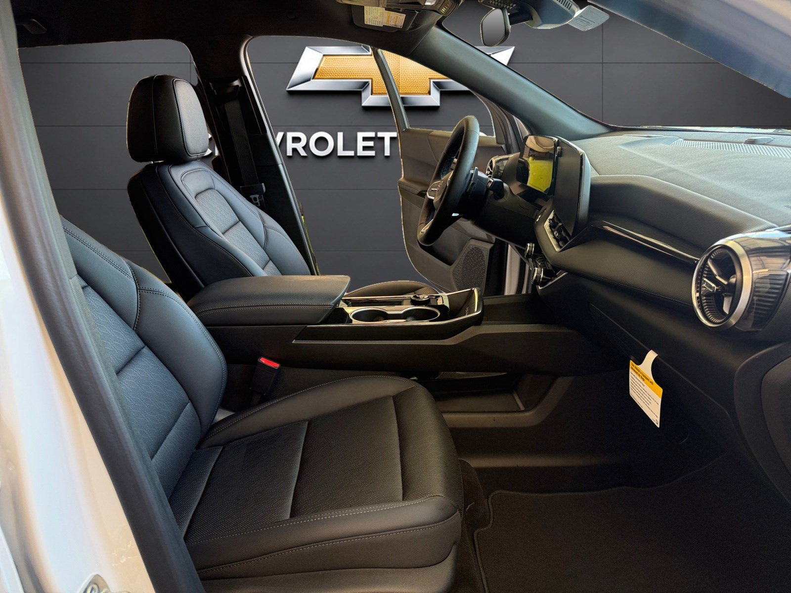 New 2027 Chevrolet Equinox LT w/ Convenience Package II FWD image 13