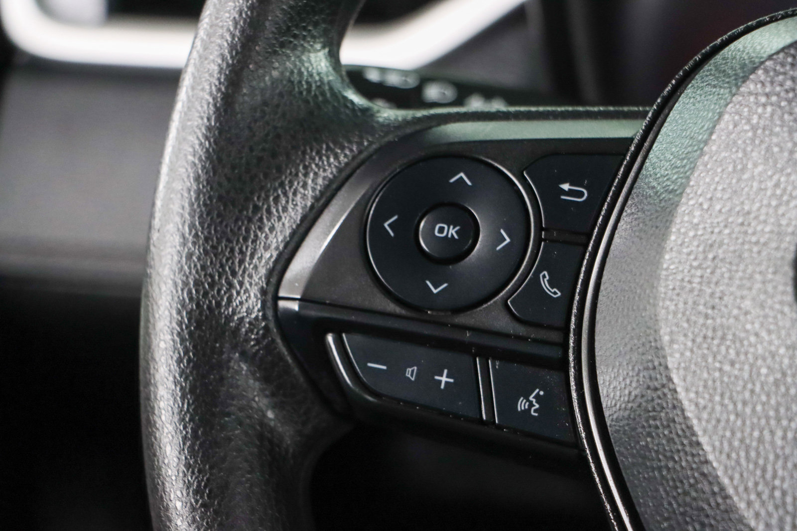 Used 2022 Toyota RAV4 XLE image 13