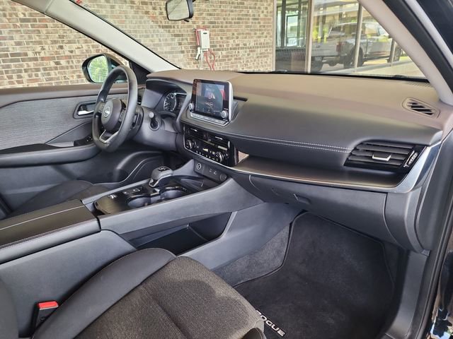 Used 2023 Nissan Rogue SV FWD image 12