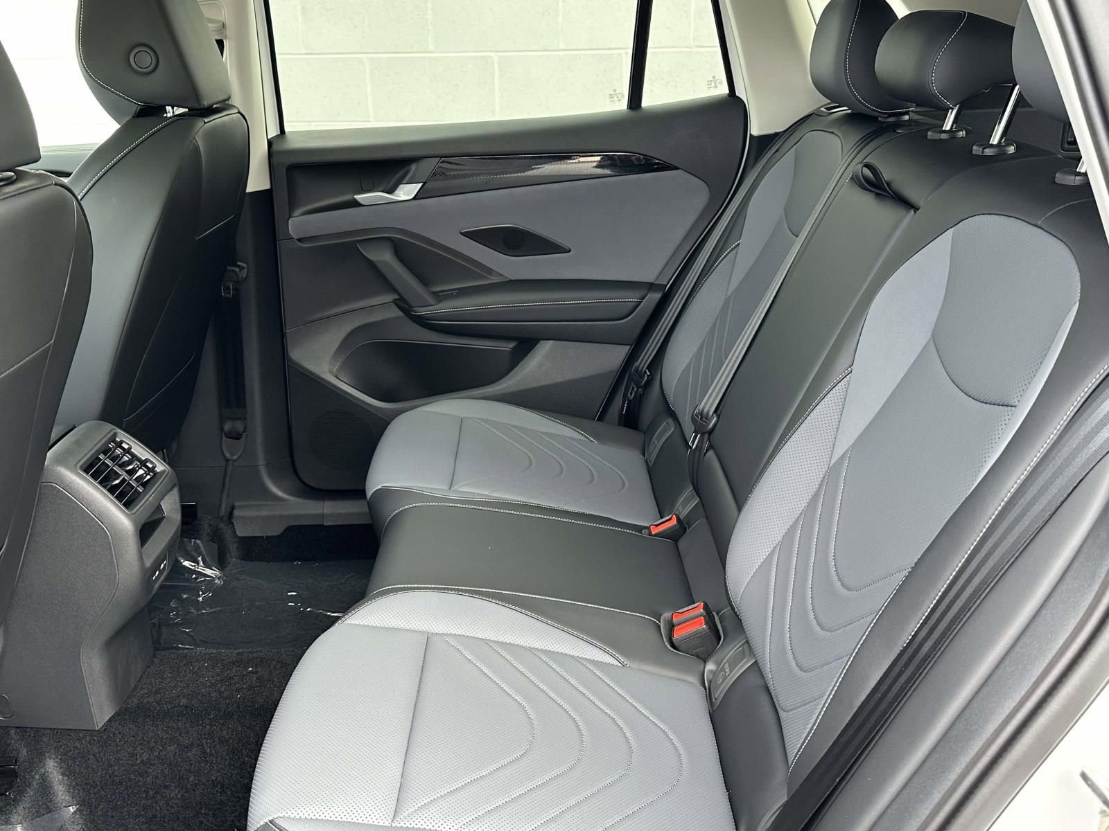 New 2025 Volkswagen Tiguan SE image 13