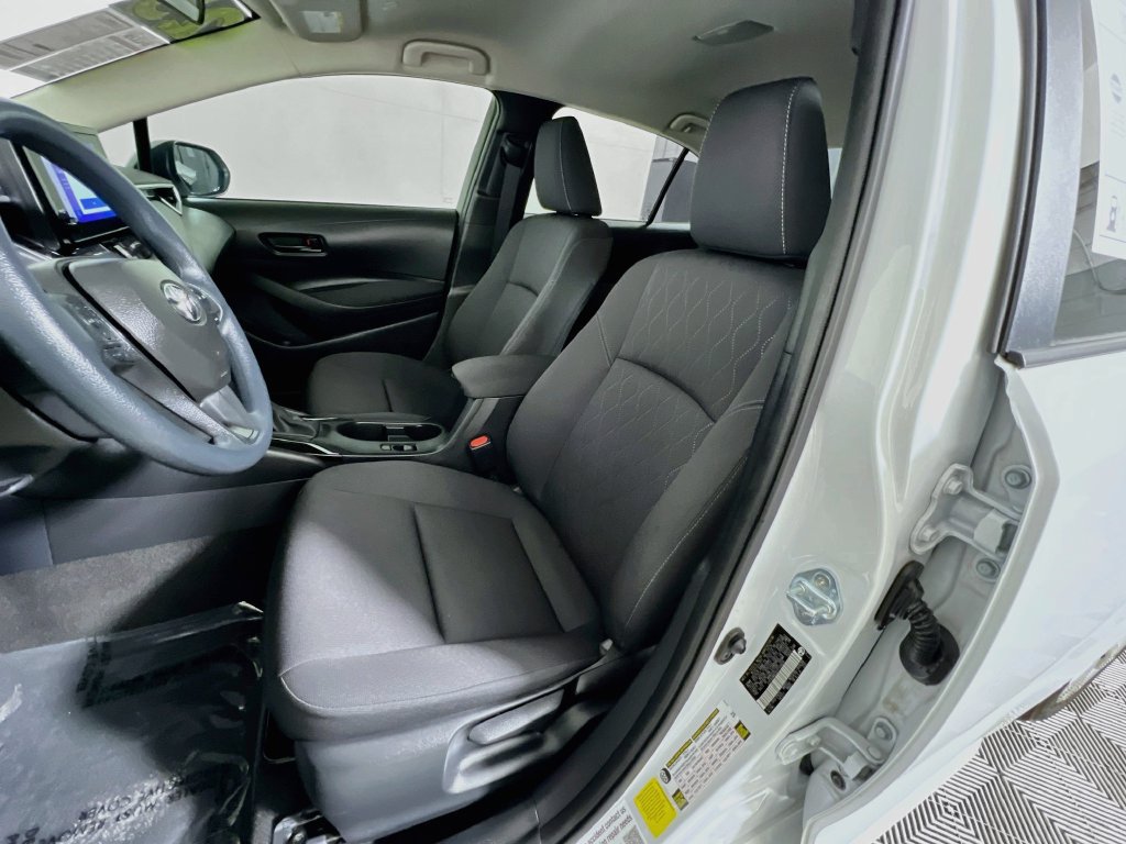Used 2025 Toyota Corolla LE FWD image 12