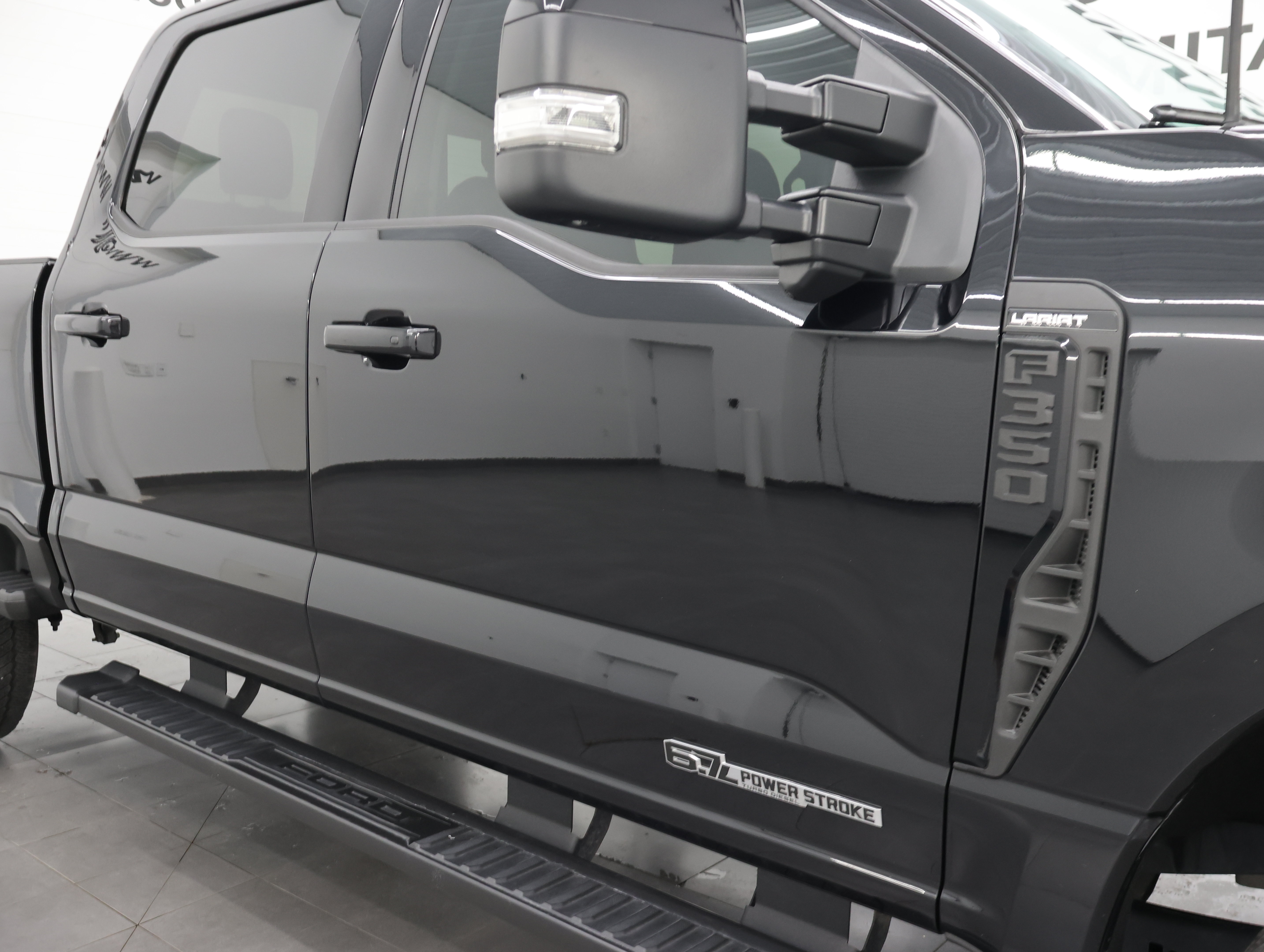 Used 2025 Ford F350 Lariat w/ Lariat Ultimate Package AWD/4WD image 28