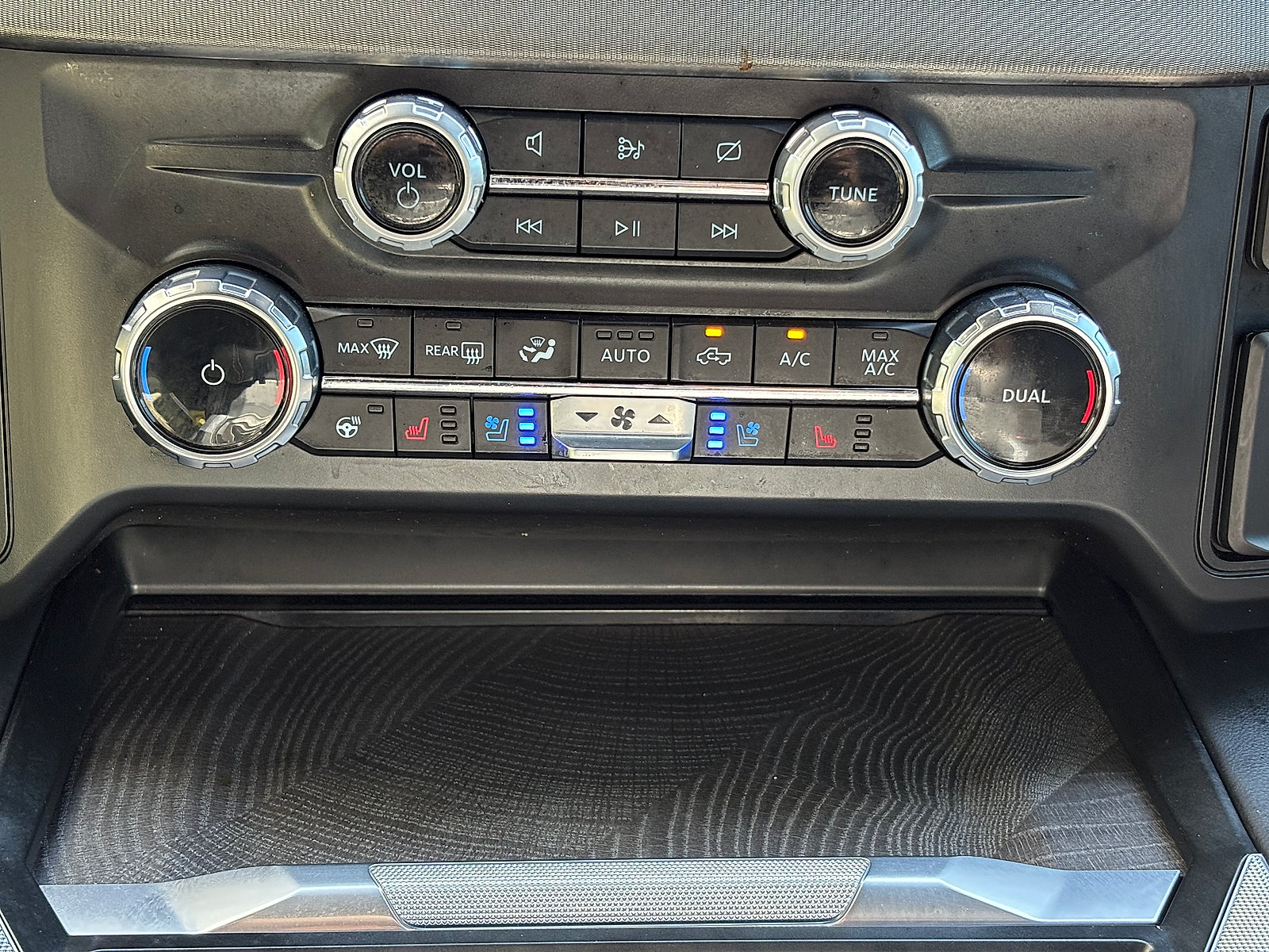 Used 2024 Ford F350 Platinum AWD/4WD image 29