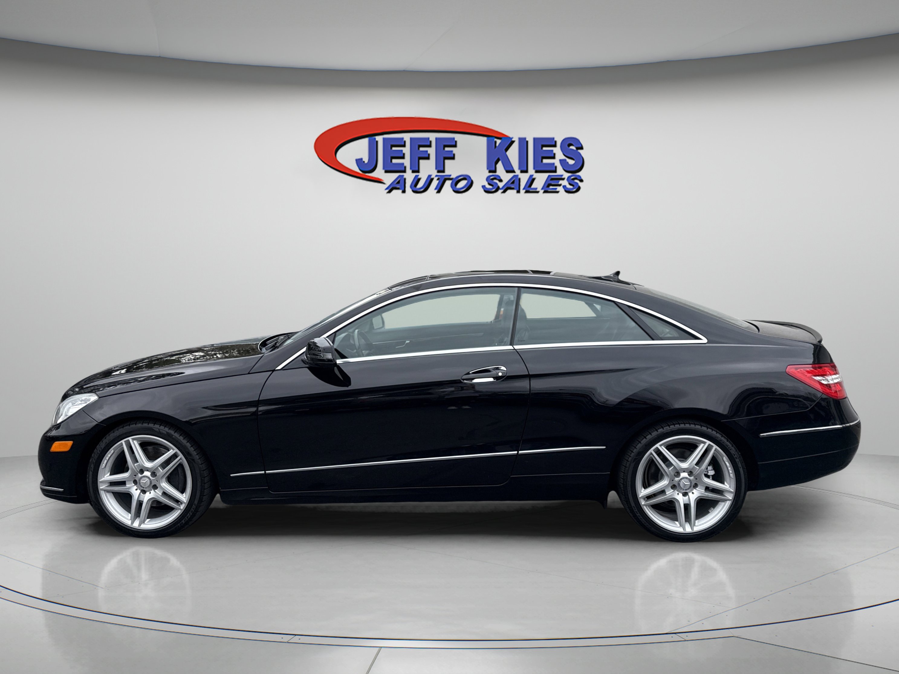 Used 2011 Mercedes-Benz E 350 Coupe image 4