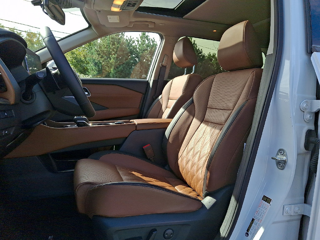 Used 2025 Nissan Rogue Platinum AWD/4WD image 15