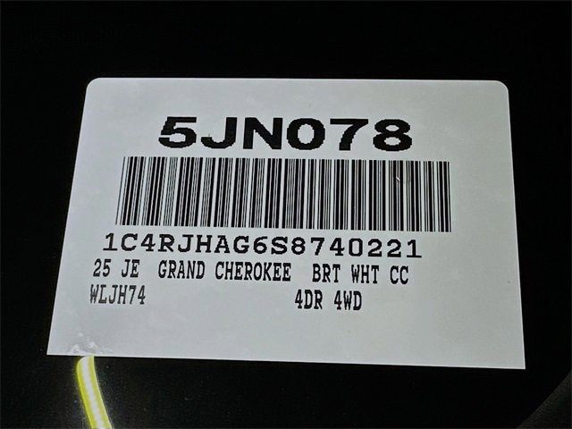 New 2025 Jeep Grand Cherokee Altitude image 24