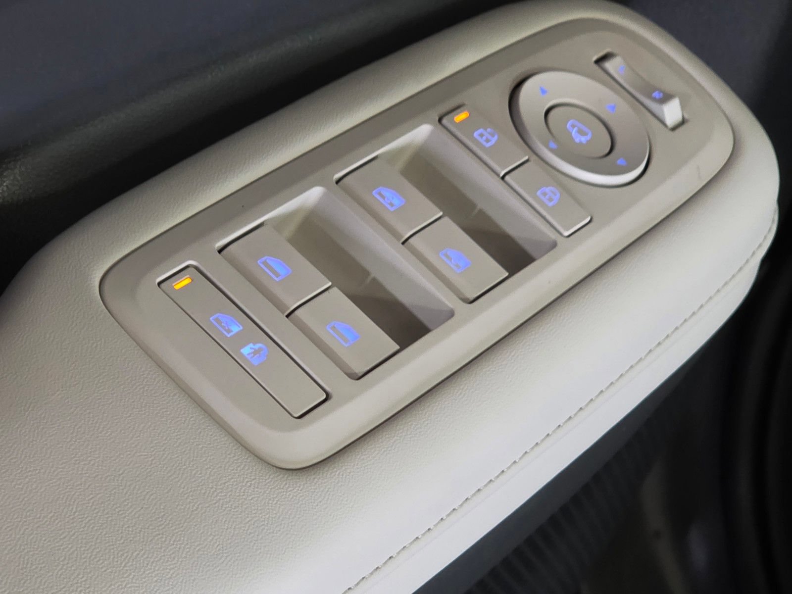 Certified 2025 Hyundai Santa Fe Limited FWD image 21