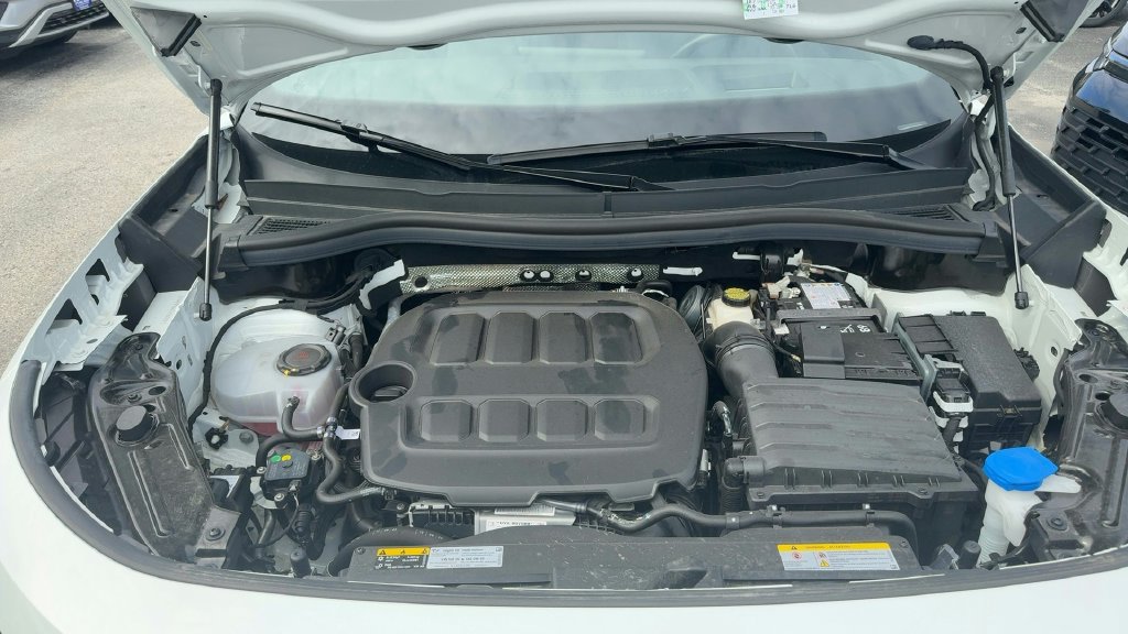 Certified 2026 Volkswagen Tiguan SE R-Line FWD image 24