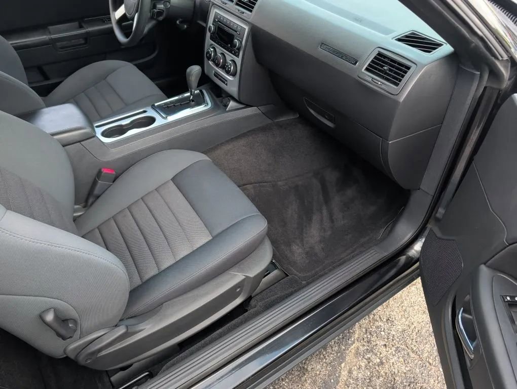 Used 2010 Dodge Challenger SE RWD image 22
