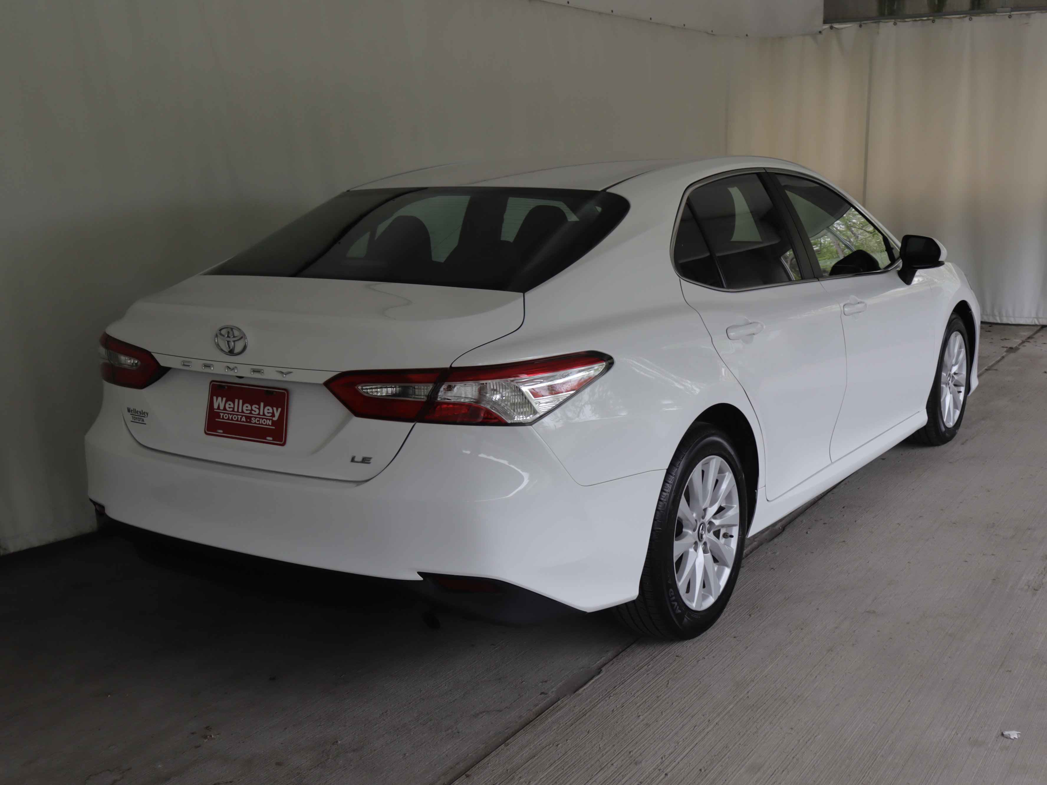 Used 2018 Toyota Camry LE FWD image 6