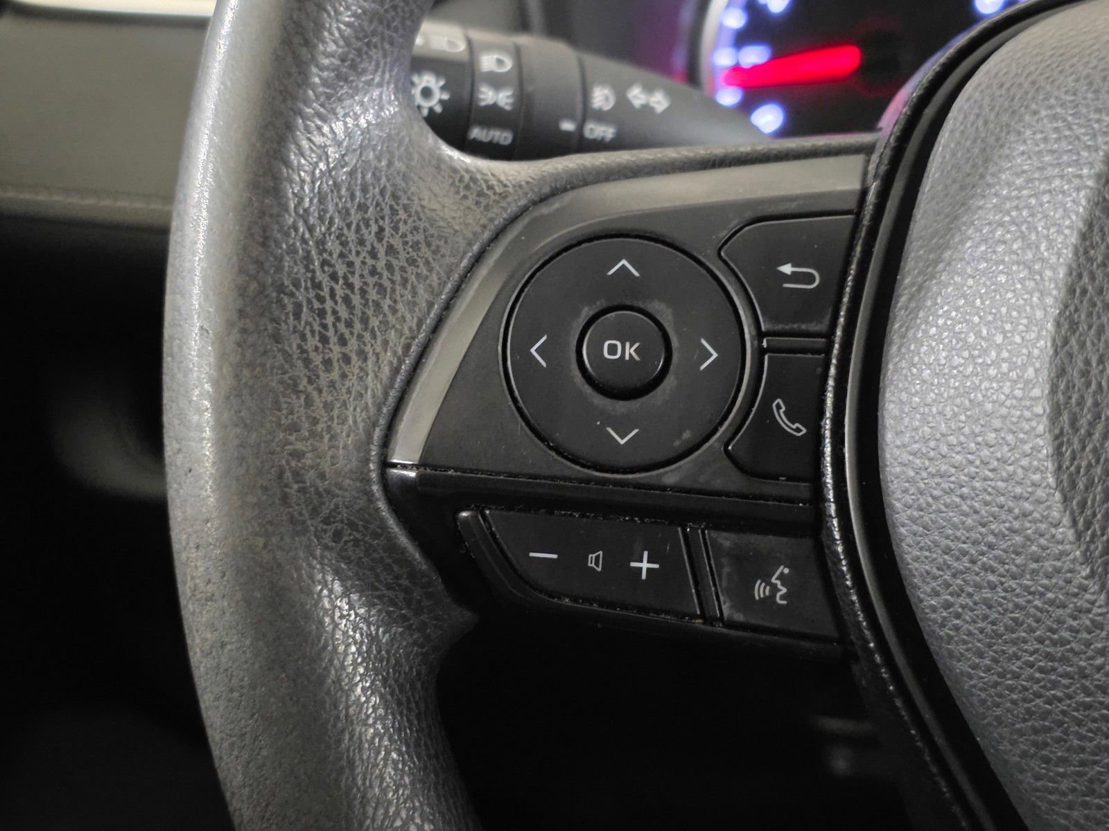 Used 2019 Toyota RAV4 XLE FWD image 31