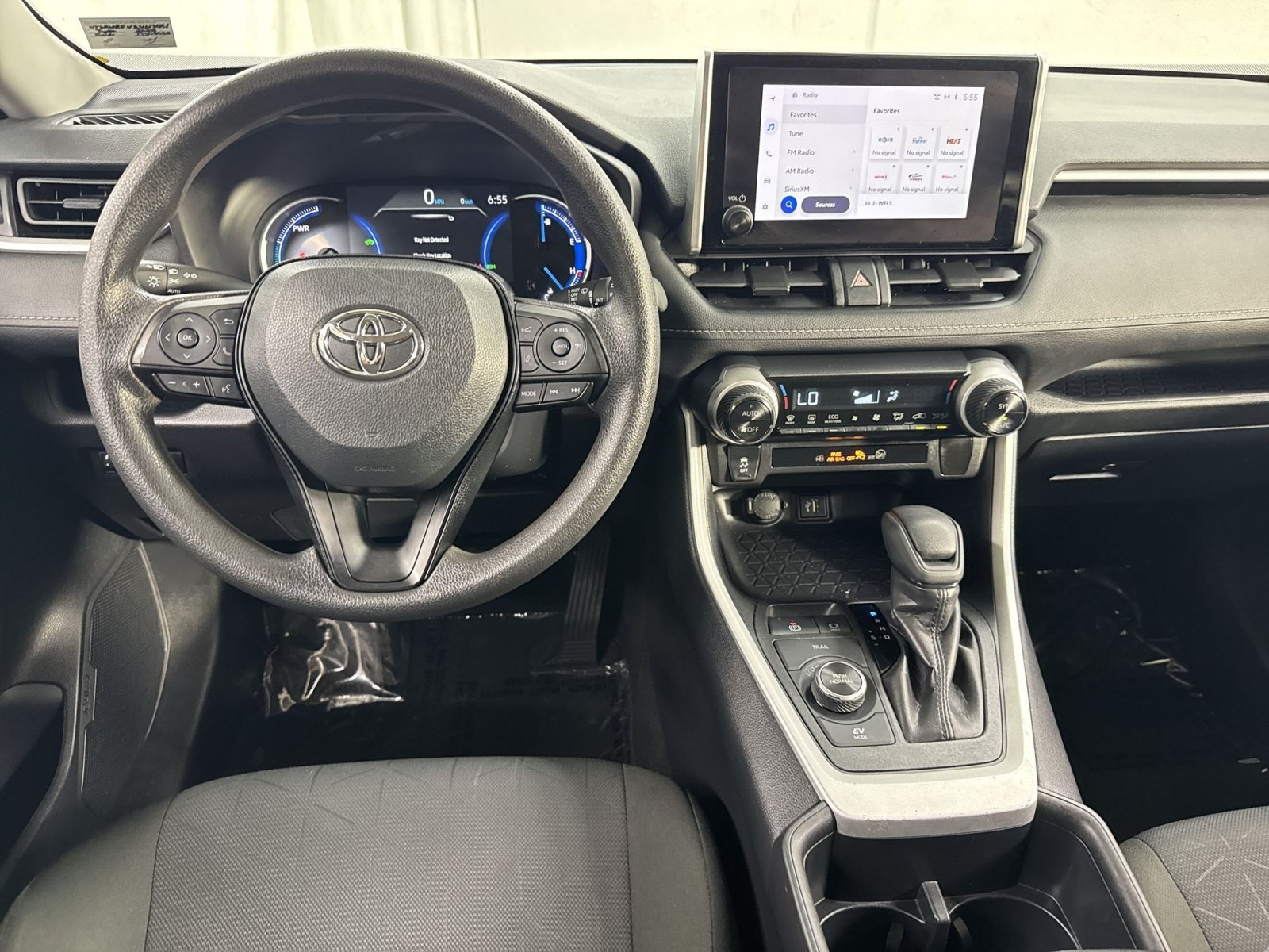 Used 2025 Toyota RAV4 XLE AWD/4WD image 35