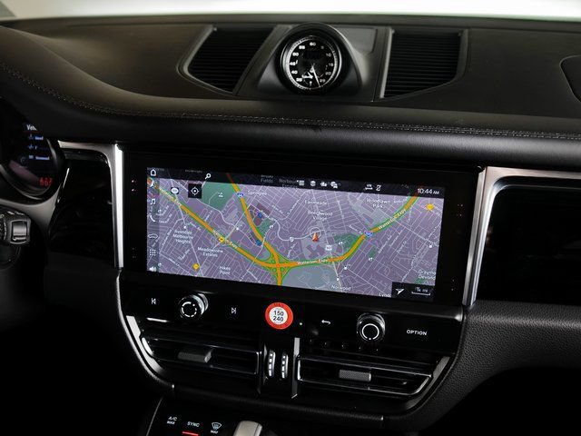 Certified 2026 Porsche Macan AWD/4WD image 18