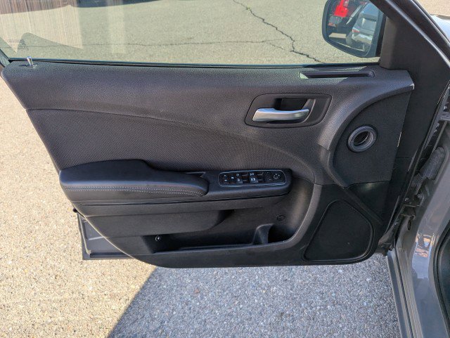 Used 2018 Dodge Charger SXT w/ Blacktop Package image 9