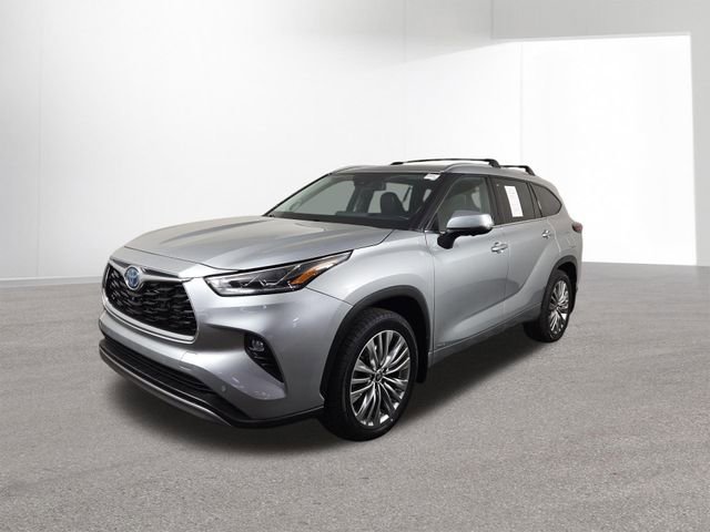 Used 2024 Toyota Highlander Platinum AWD/4WD image 2