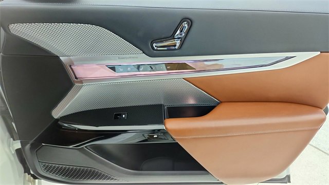 Used 2023 BMW 740i w/ Executive Package image 23