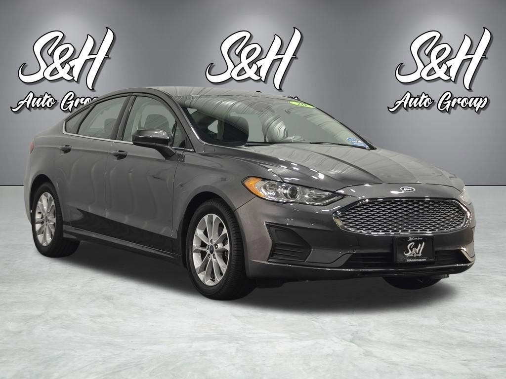 Used 2020 Ford Fusion SE image 2