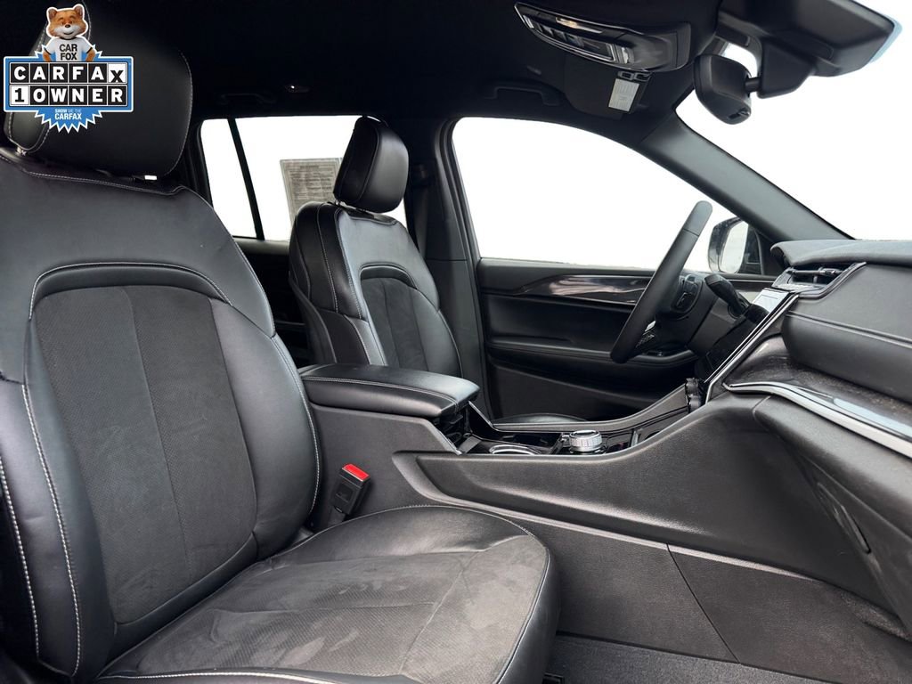 Used 2023 Jeep Grand Cherokee Altitude image 15