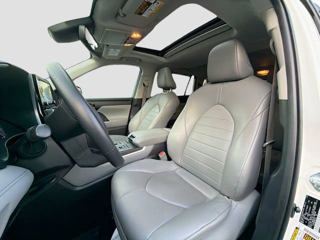 Used 2021 Toyota Highlander XLE image 11