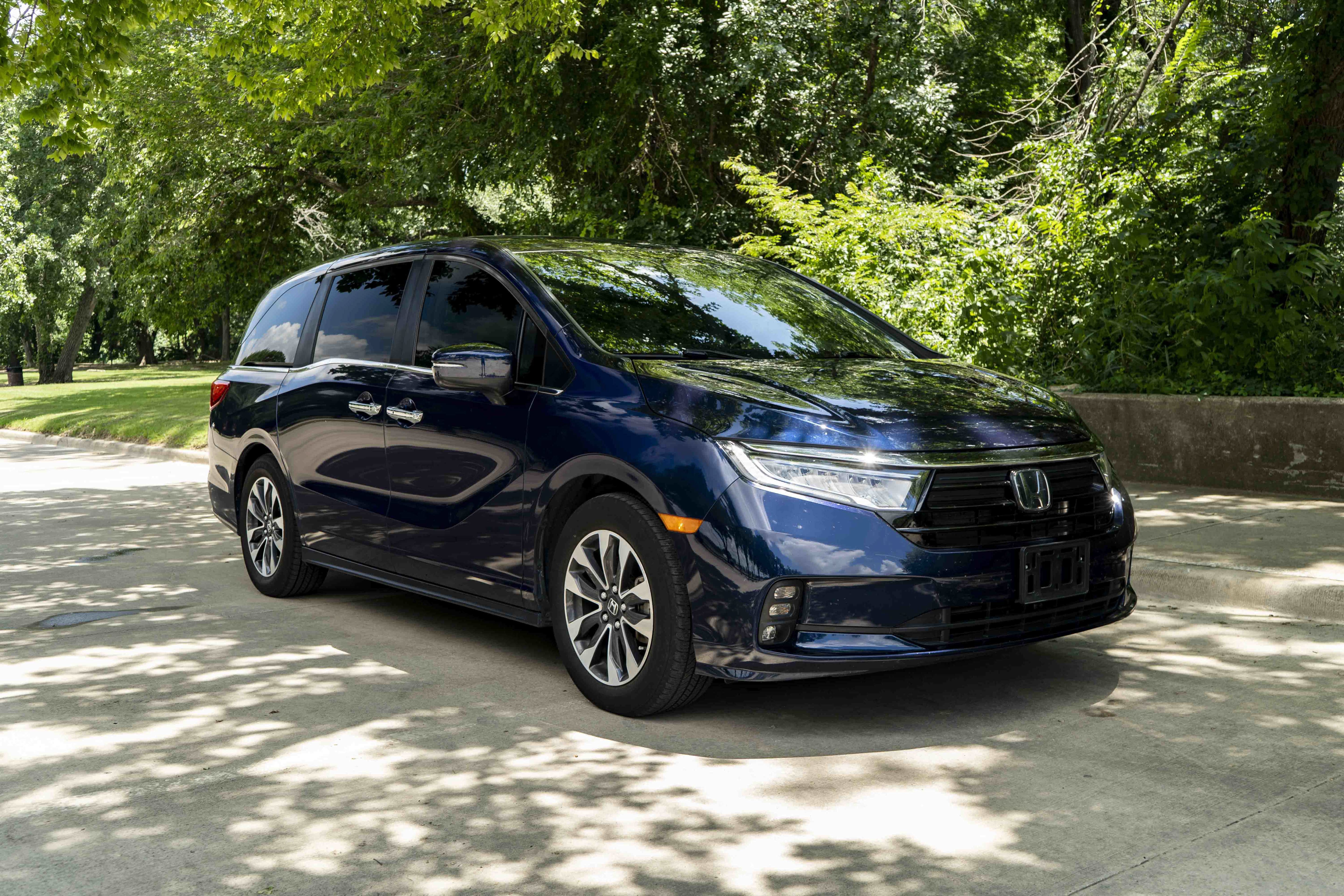 Used 2023 Honda Odyssey EX-L image 2