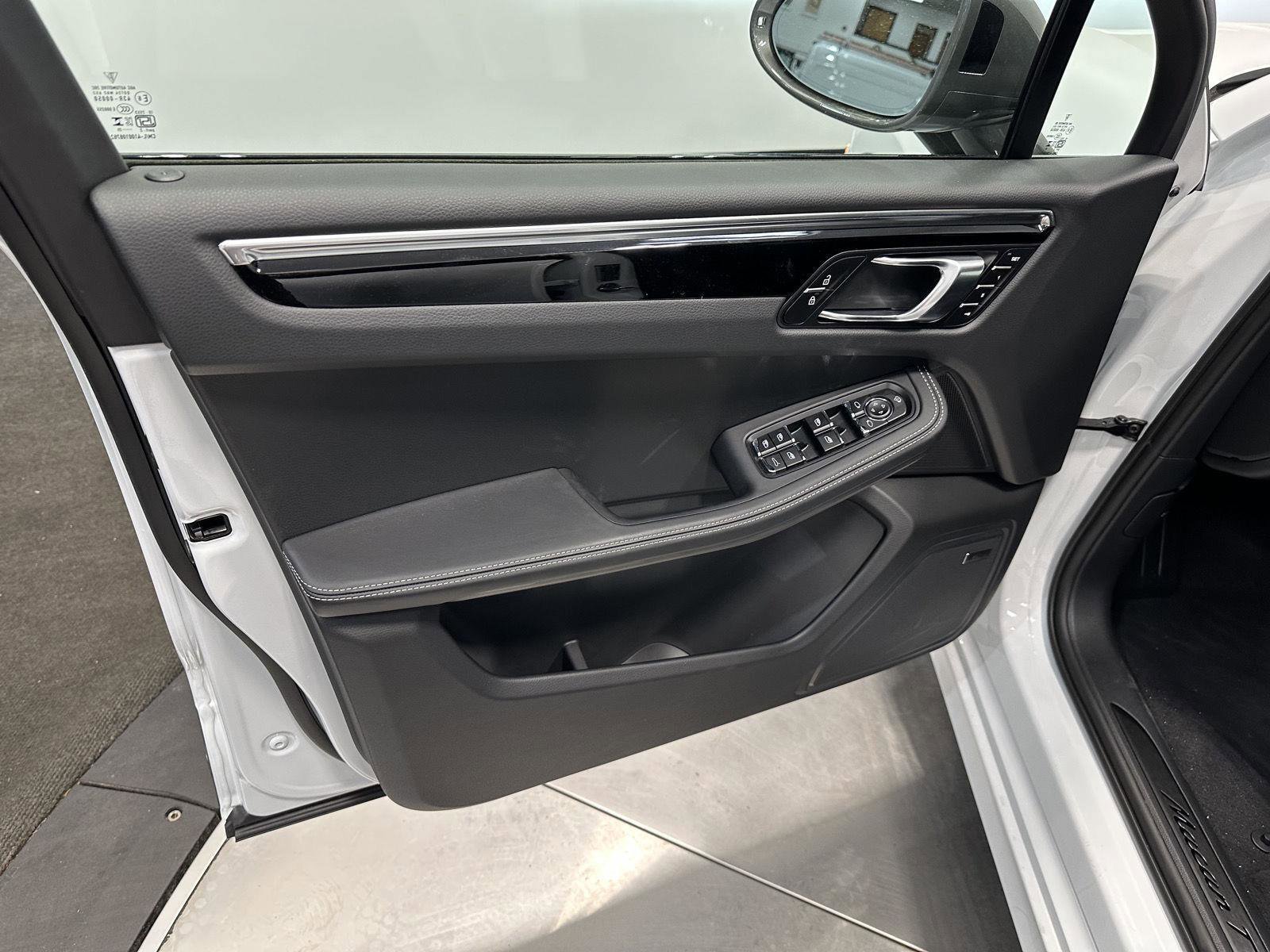 New 2025 Porsche Macan Turbo image 16