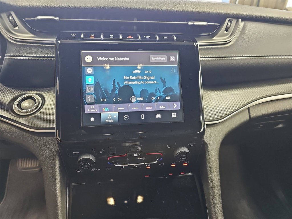 Used 2023 Jeep Grand Cherokee Altitude image 20