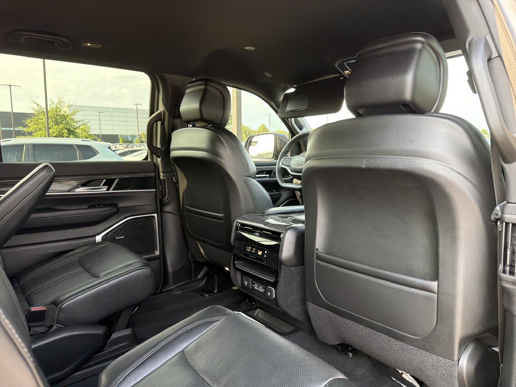 Used 2022 Jeep Wagoneer Series III w/ Flexible Seating Group RWD image 18