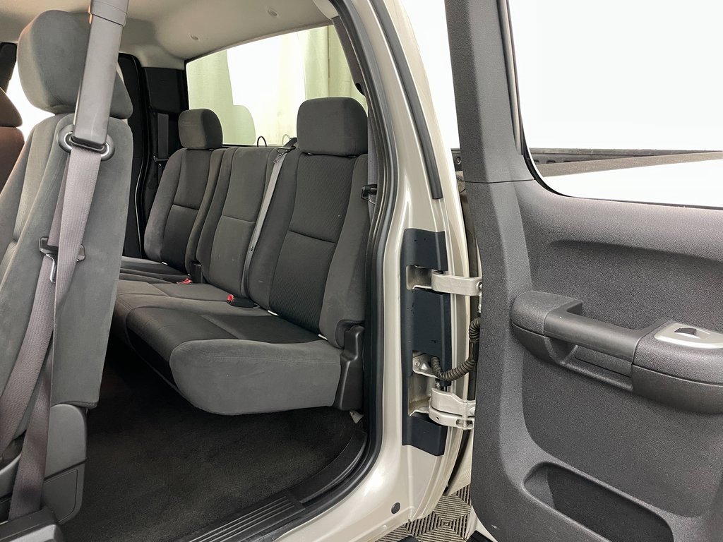 Used 2009 Chevrolet Silverado 2500 LT w/ Exterior Plus Package image 38