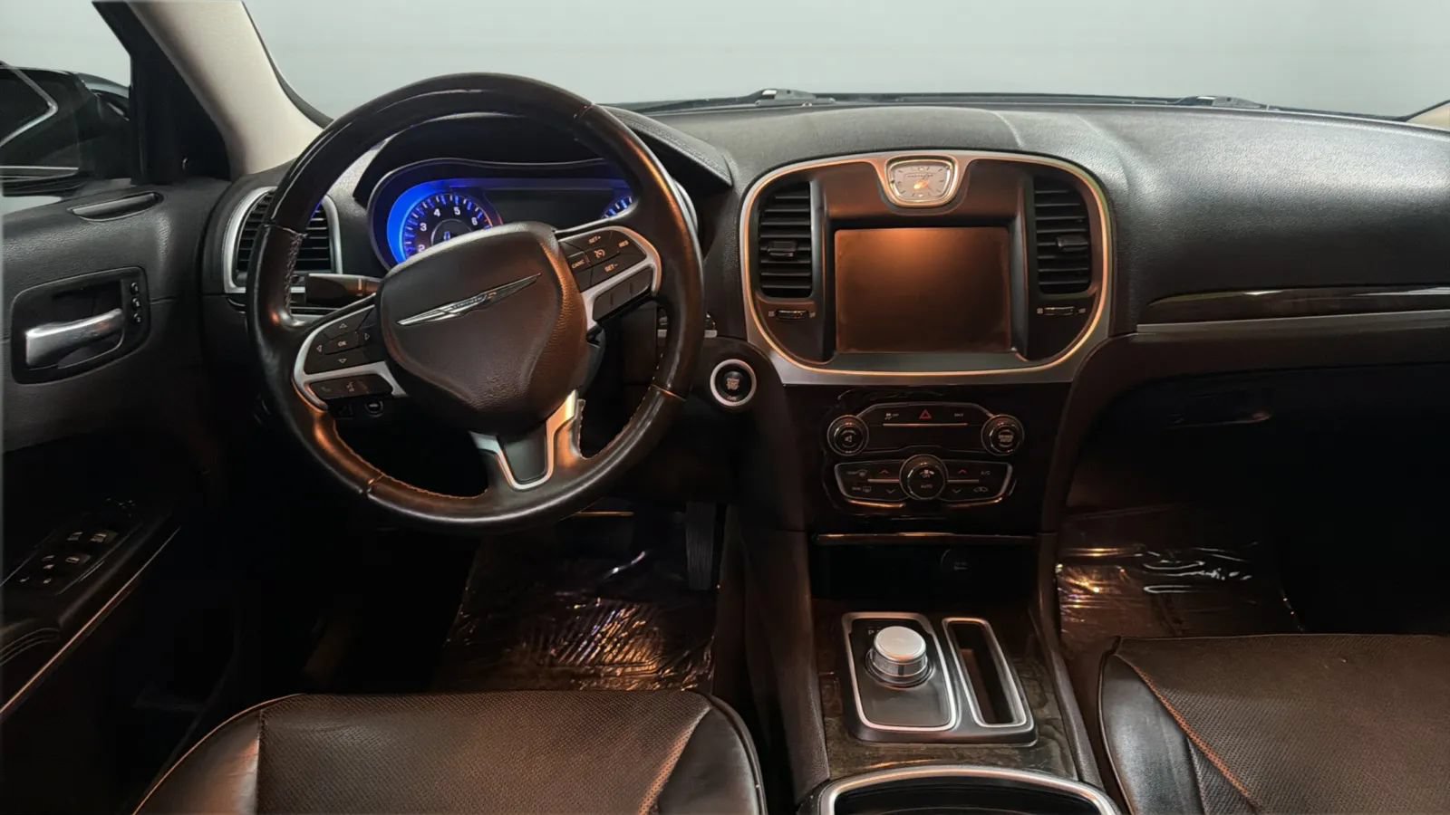 Used 2016 Chrysler 300 C RWD image 10