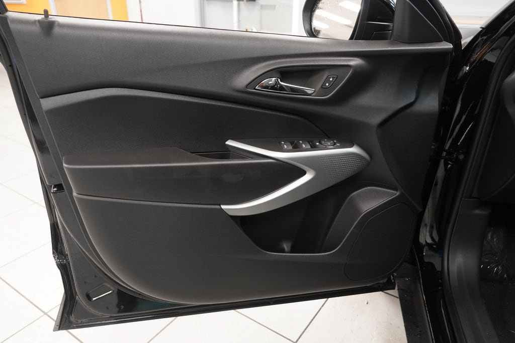 New 2026 Chevrolet Trax RS w/ Driver Confidence Package FWD image 15