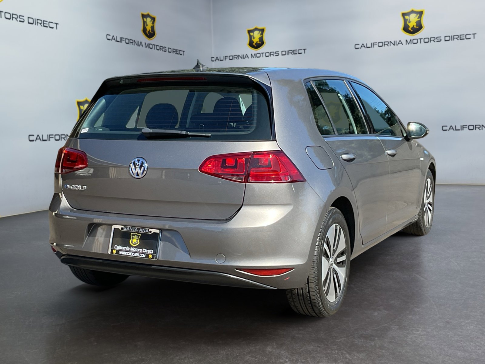 Used 2016 Volkswagen e-Golf SE w/ DC Fast Charging Package image 5