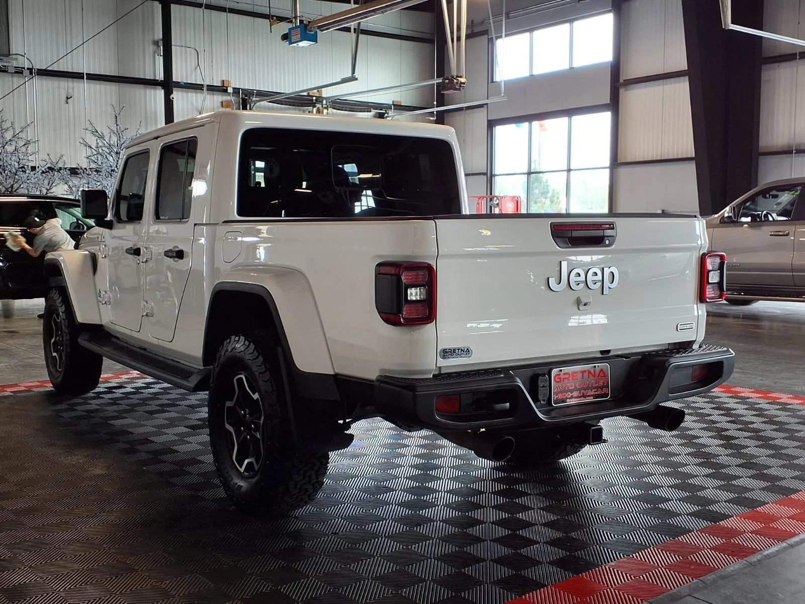 Used 2020 Jeep Gladiator Overland w/ LED Lighting Group AWD/4WD image 4