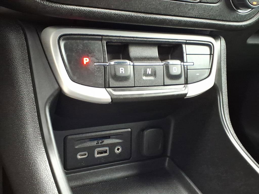 Used 2024 GMC Terrain SLT image 15
