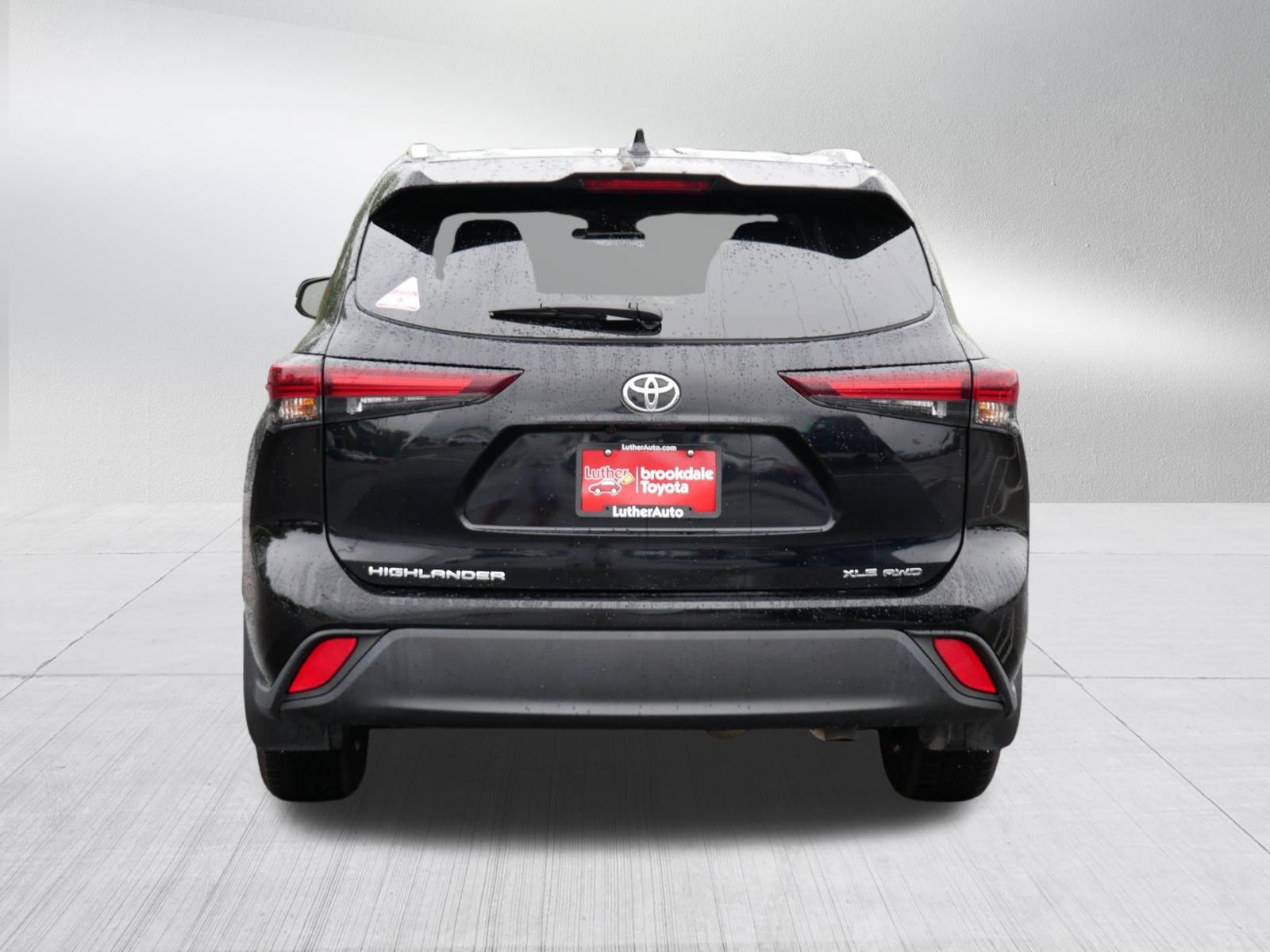 Used 2024 Toyota Highlander XLE AWD/4WD image 6
