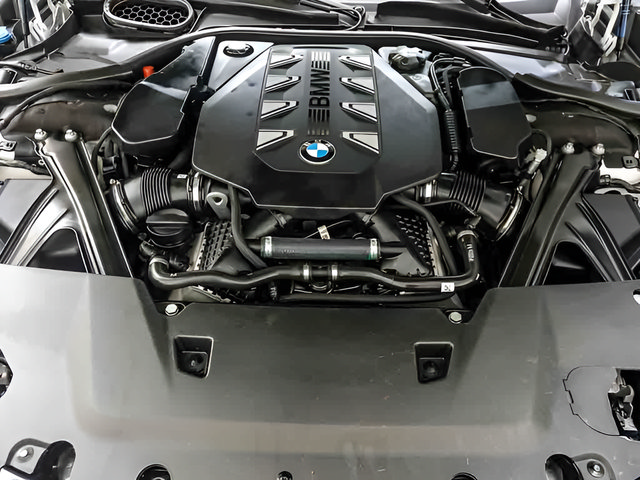 Used 2023 BMW 760i xDrive AWD/4WD image 29