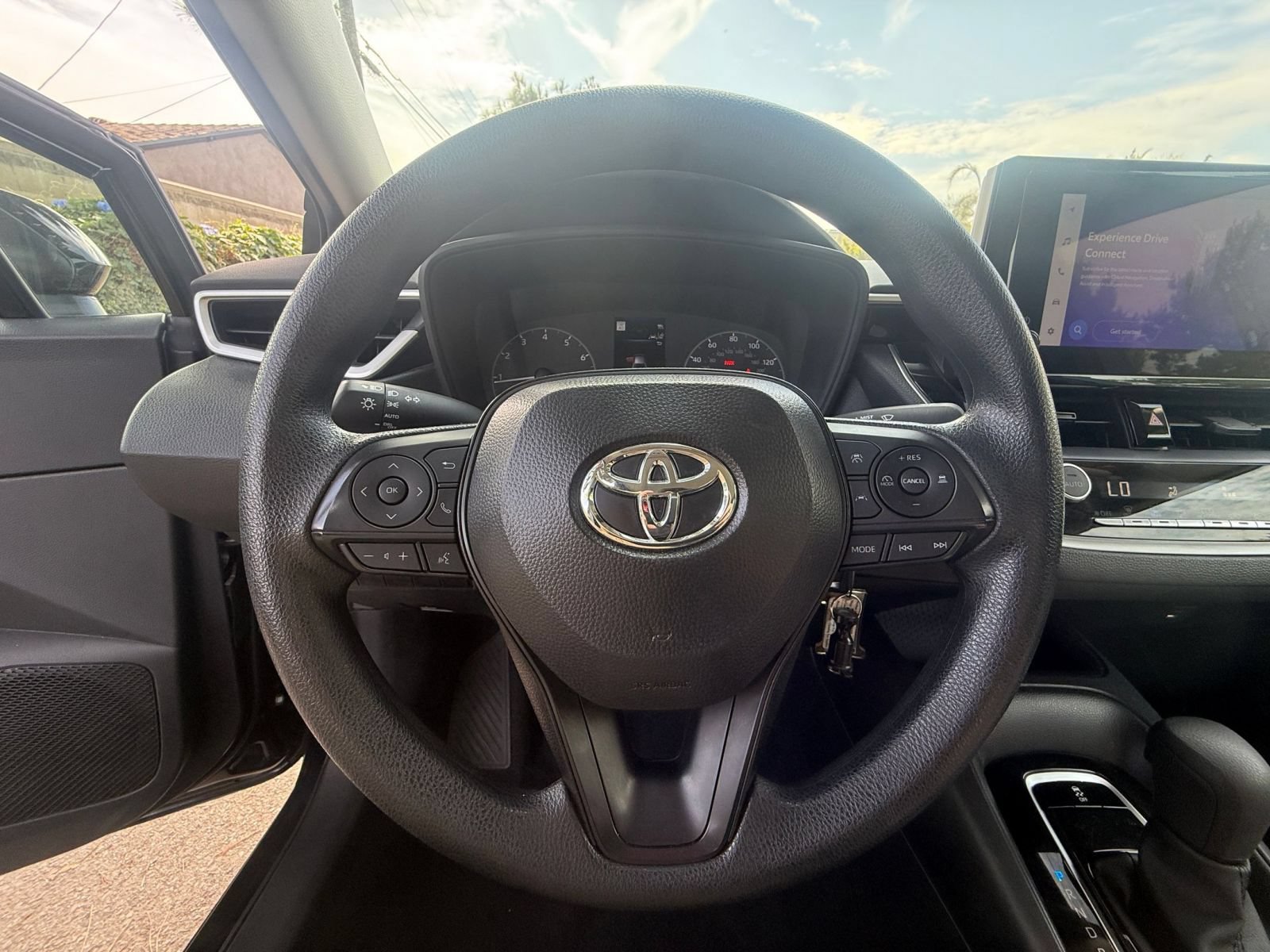 Used 2025 Toyota Corolla LE FWD image 24