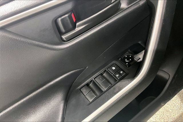 Used 2019 Toyota RAV4 LE AWD/4WD image 42