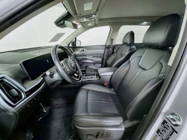 Used 2025 Kia Sorento SX AWD/4WD image 10