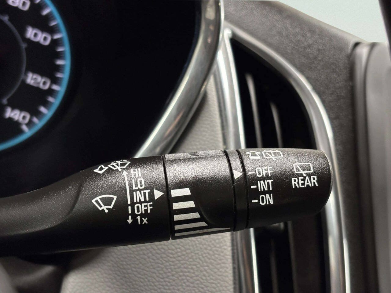 Used 2020 Chevrolet Equinox LS FWD image 35