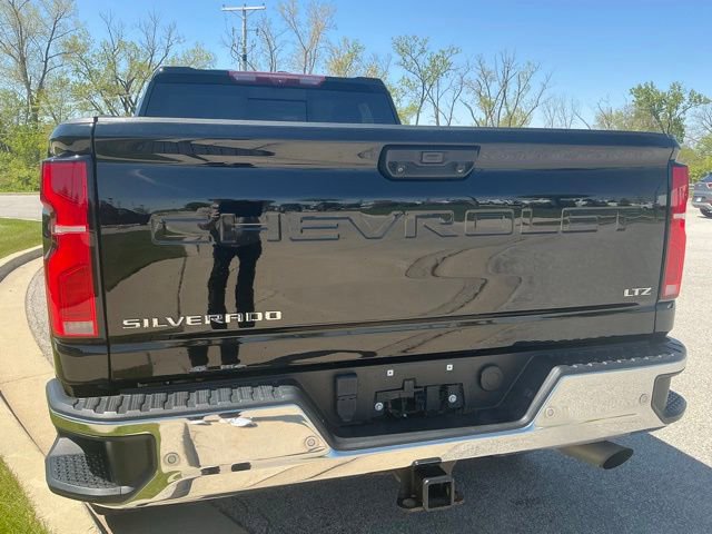 Used 2024 Chevrolet Silverado 3500 LTZ w/ LTZ Plus Package AWD/4WD image 10
