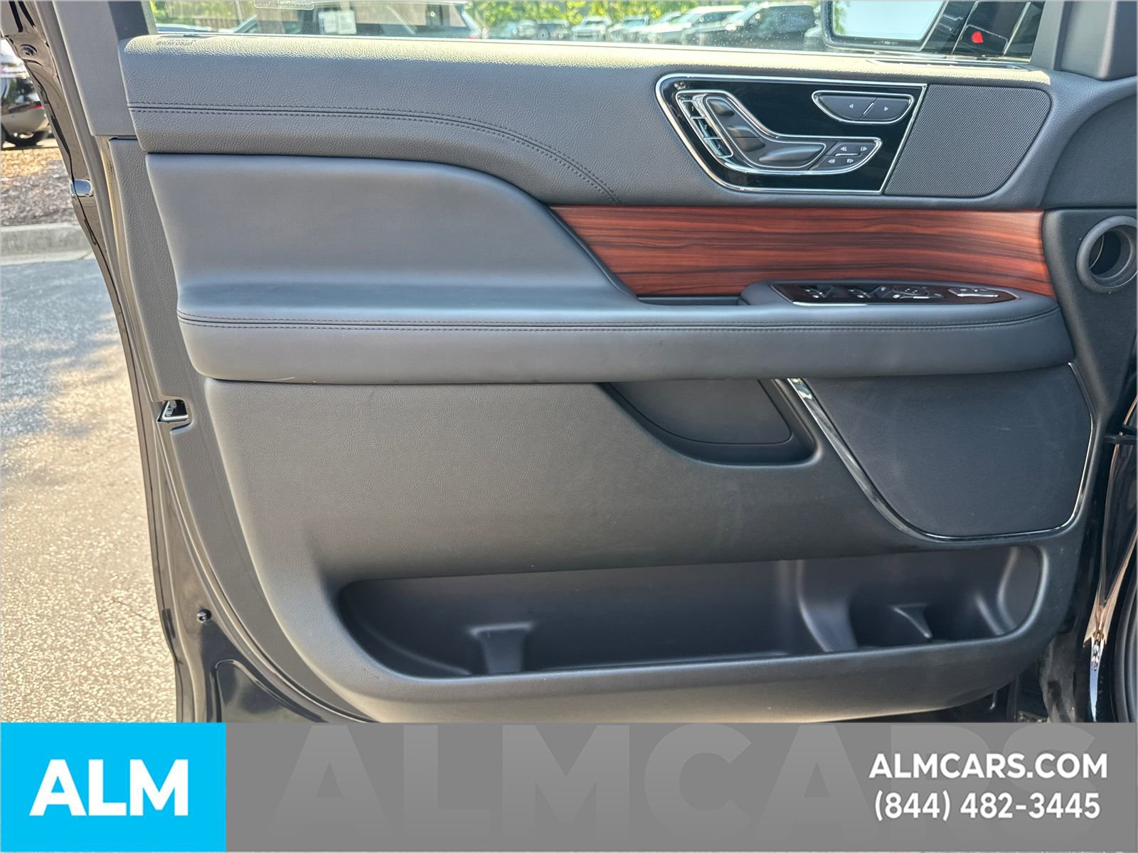 Used 2024 Lincoln Navigator Reserve w/ Monochromatic Package image 12