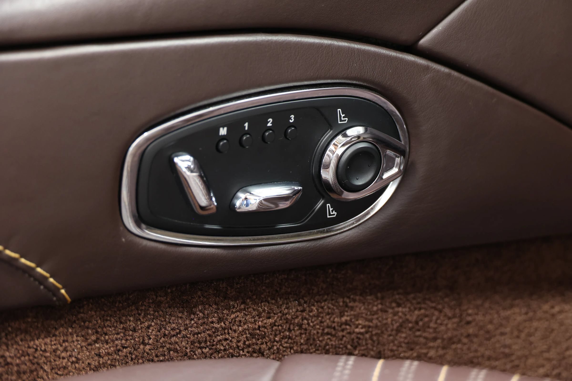 Used 2019 Aston Martin DB11 Volante RWD image 97