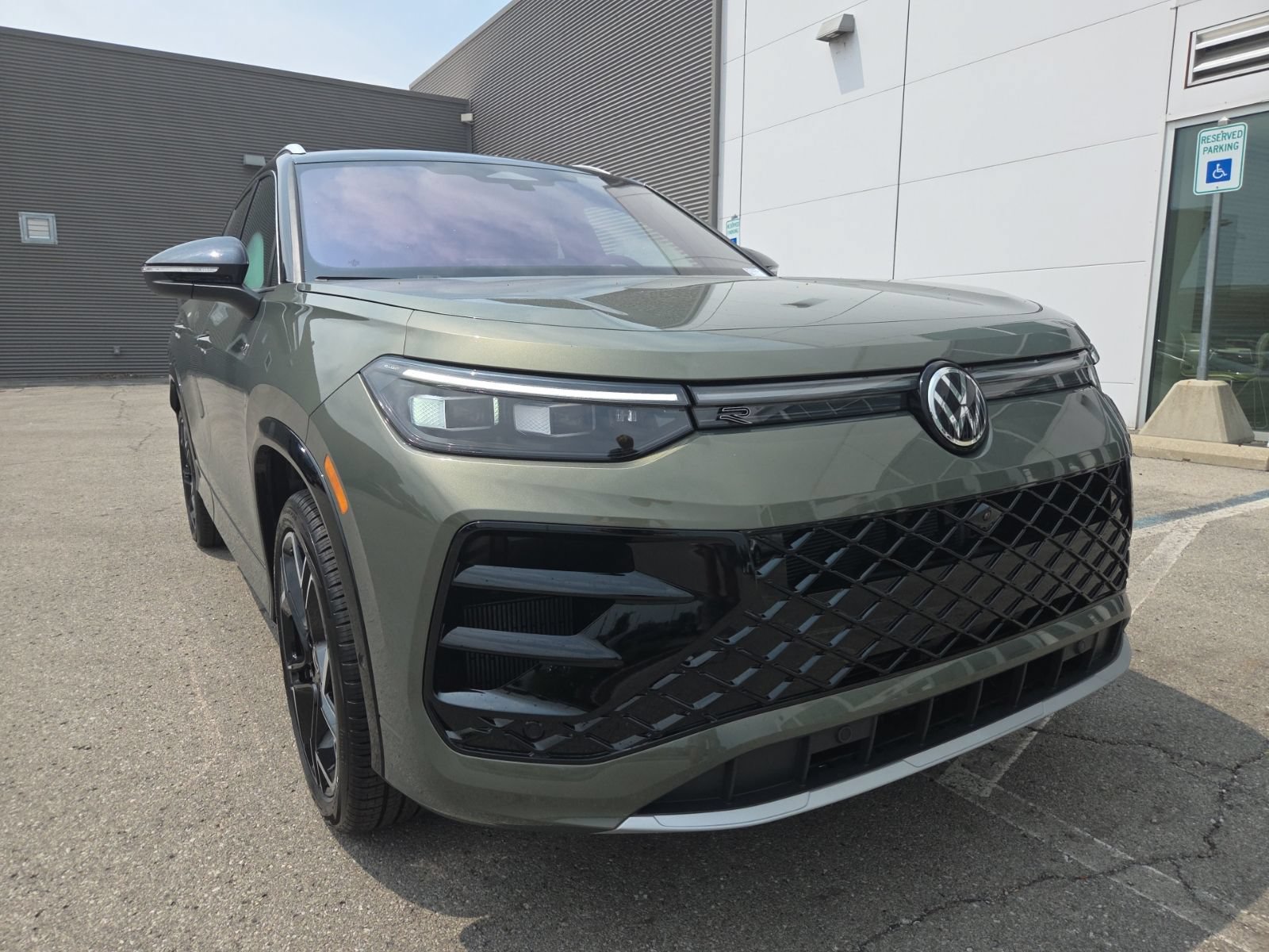 New 2026 Volkswagen Tiguan SEL R-Line AWD/4WD image 30