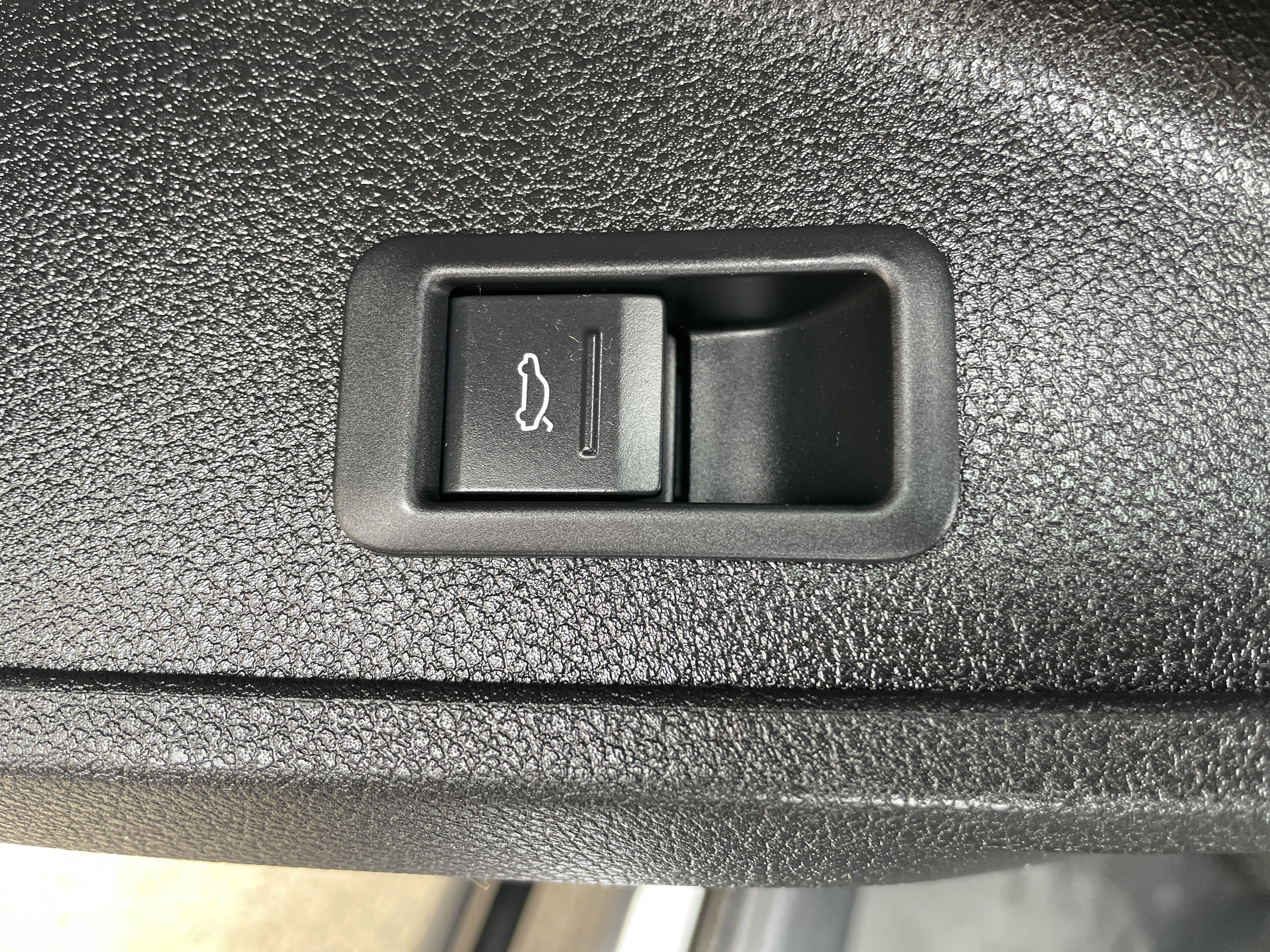 Used 2025 Audi Q3 2.0T Premium image 37